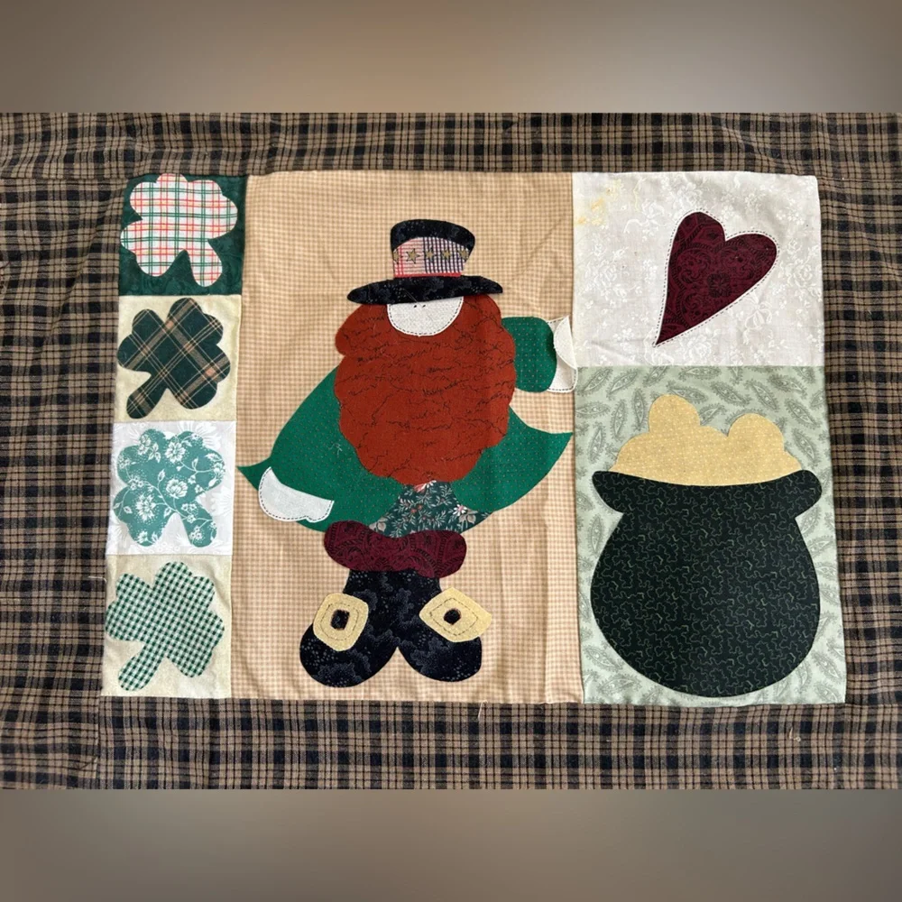 St. Patricks Day‎  unfinished quilt pillow  Leprechaun Pot of Gold